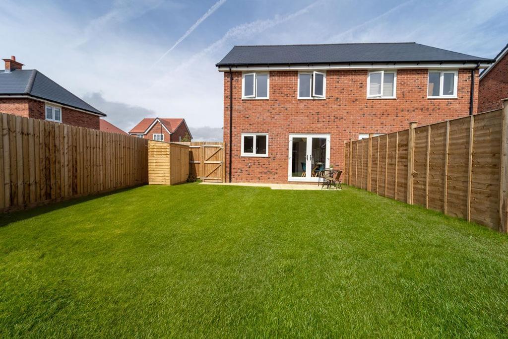 Holiday home Huge Weekly & Monthly Savings - Free Parking - Wi-fi & Netflix Gloucester