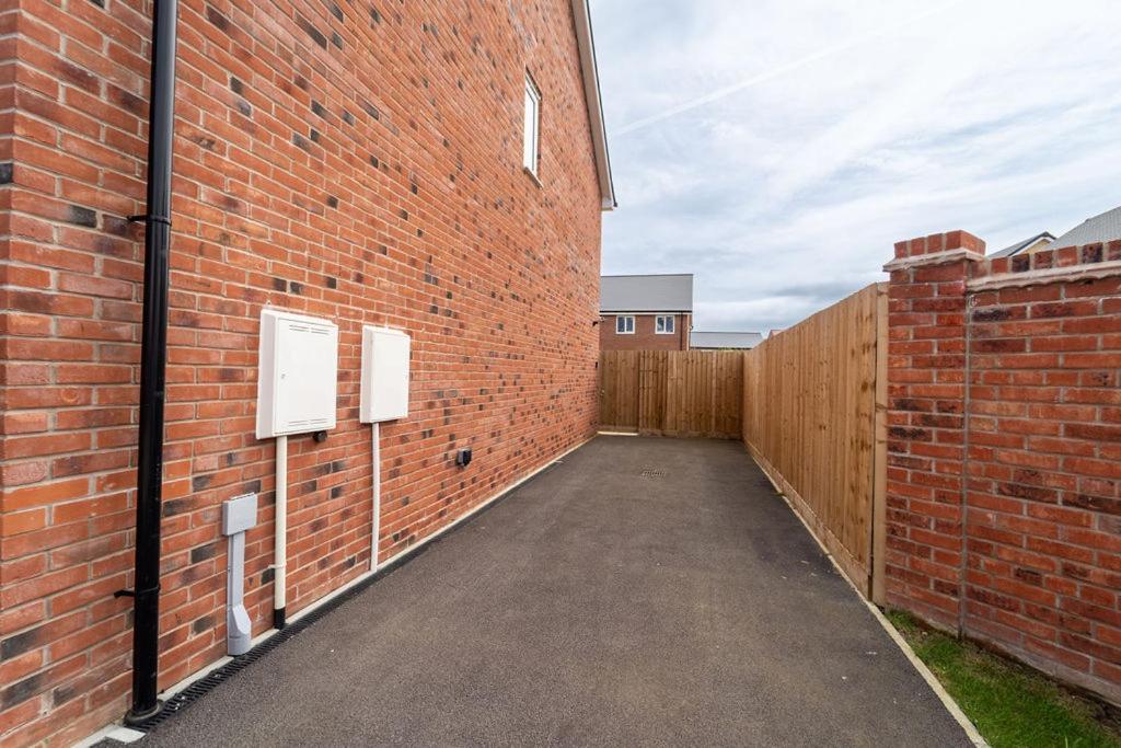 Holiday home Huge Weekly & Monthly Savings - Free Parking - Wi-fi & Netflix *
