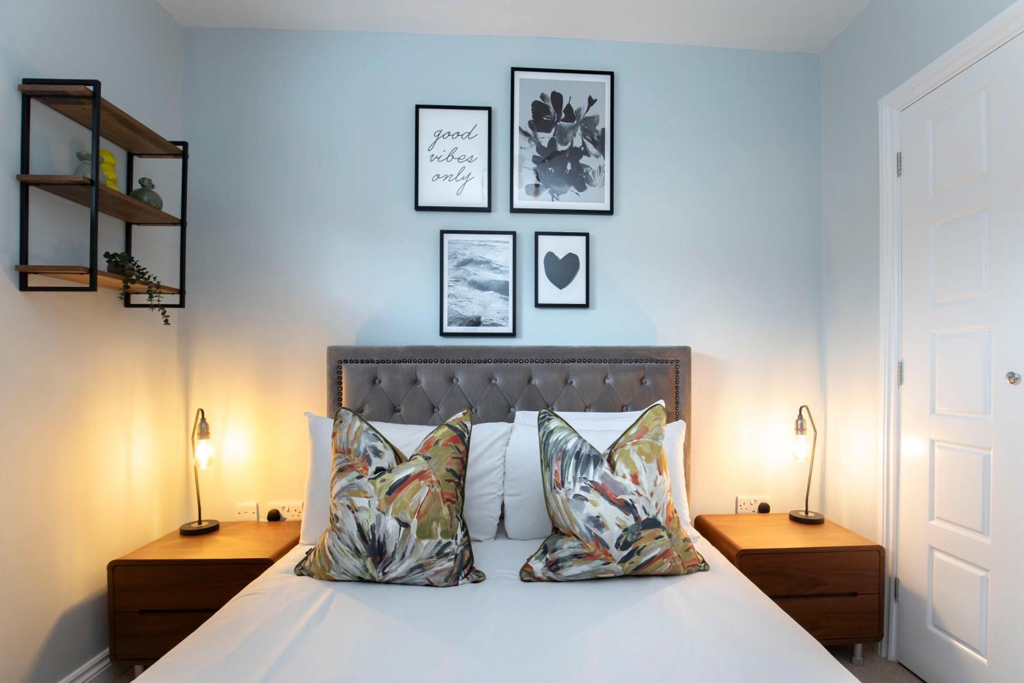Elliot Oliver - Stylish 2 Bedroom With Parking In The Docks Gloucester