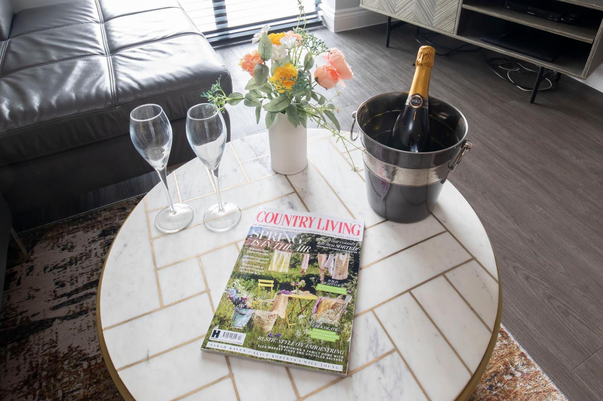 Apartment Elliot Oliver - Stylish 2 Bedroom With Parking In The Docks *