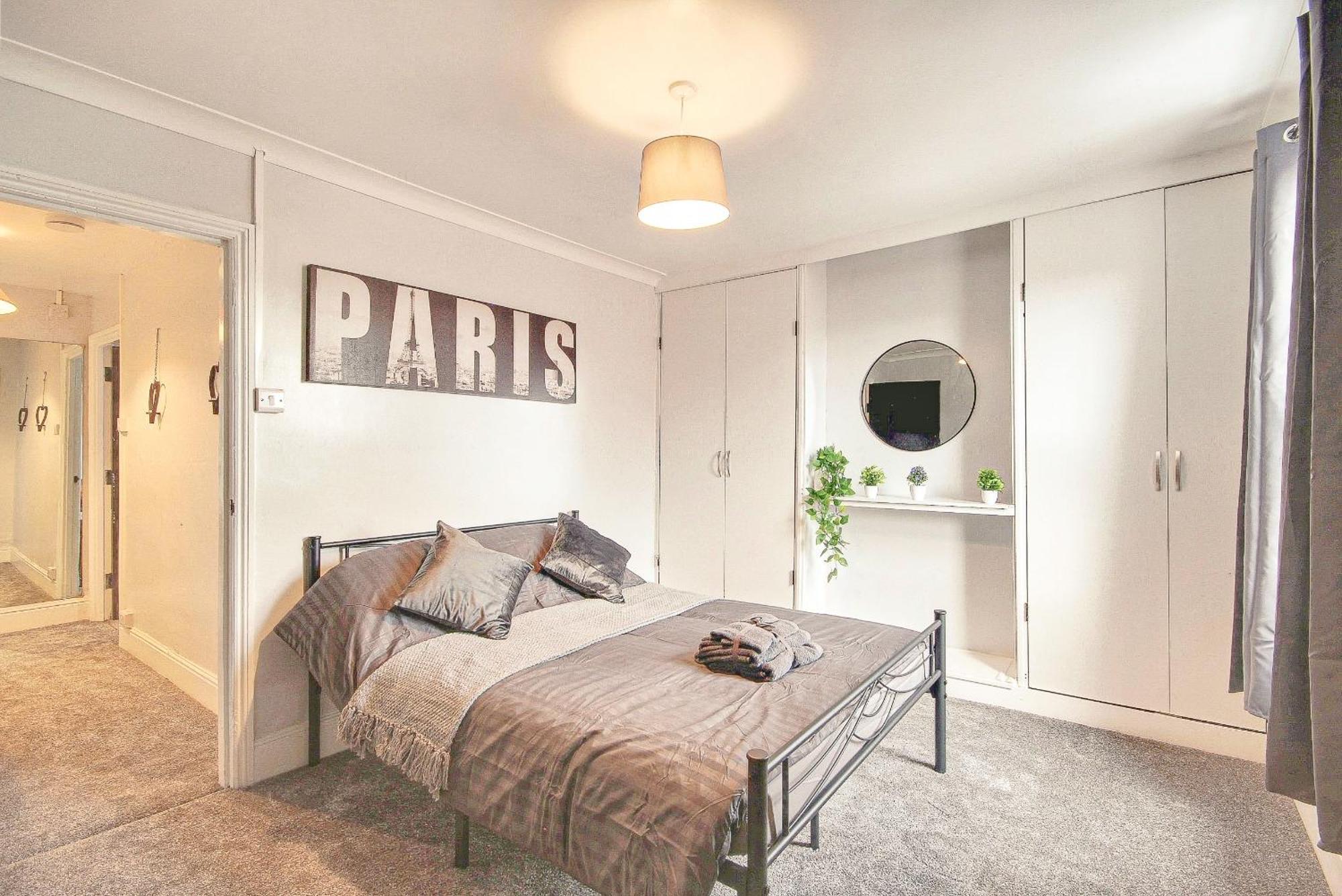 Entire 3 Bed House In Gloucester