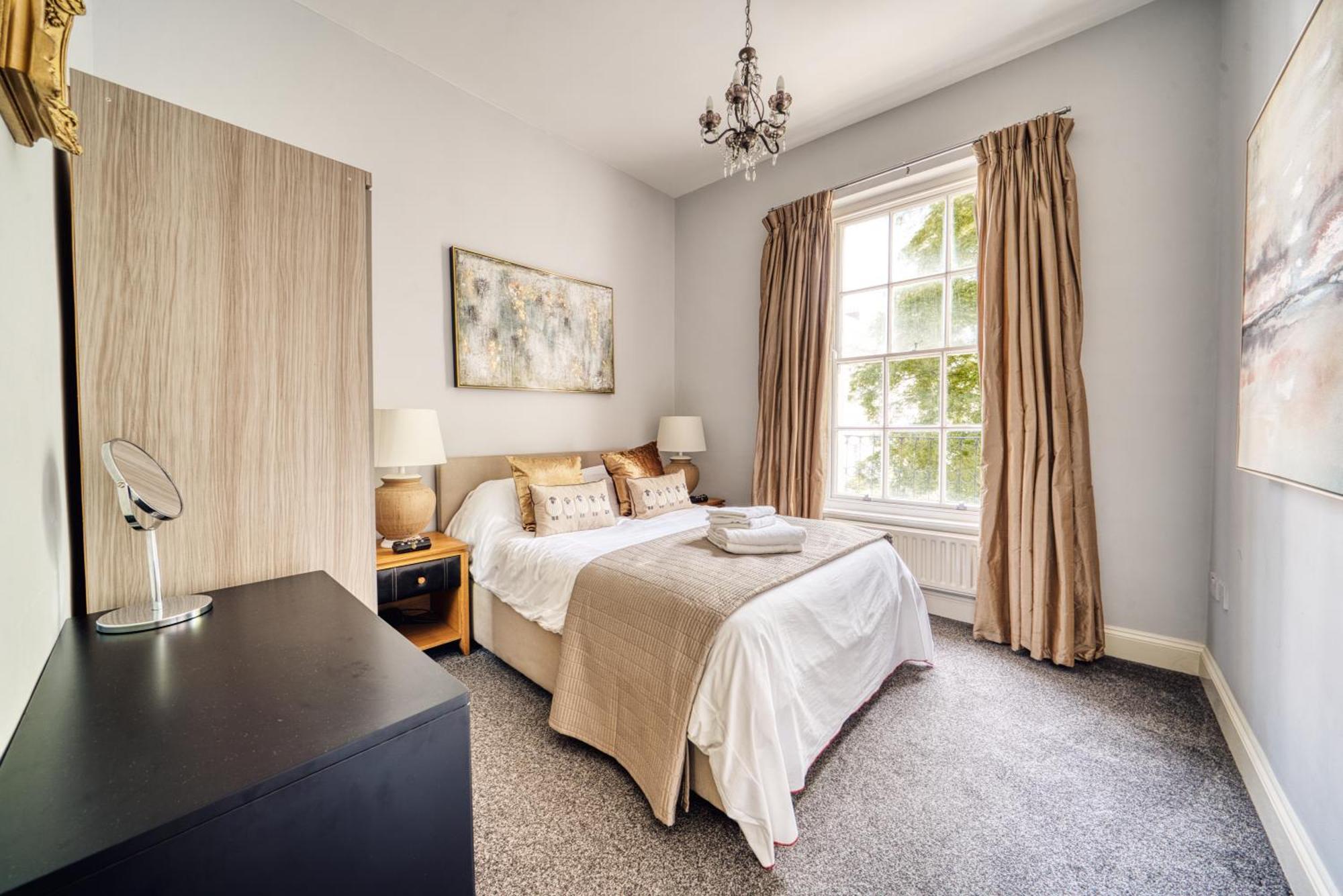 Pied-a-terre Near The Docks - Wifi & Washing Machine *