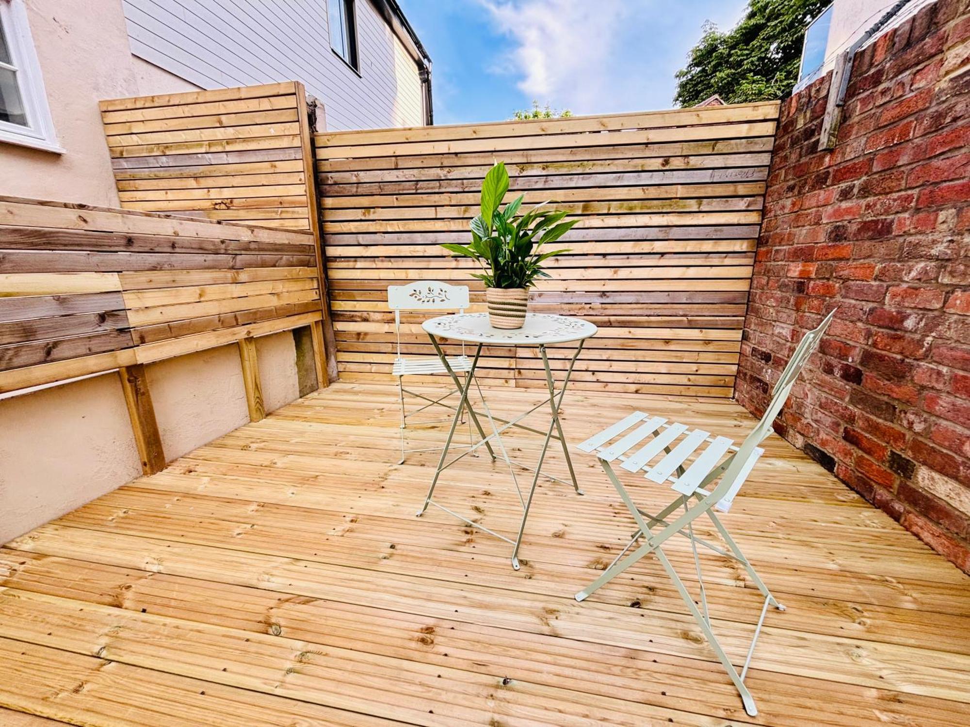 Quays - Outside Space Apartment *