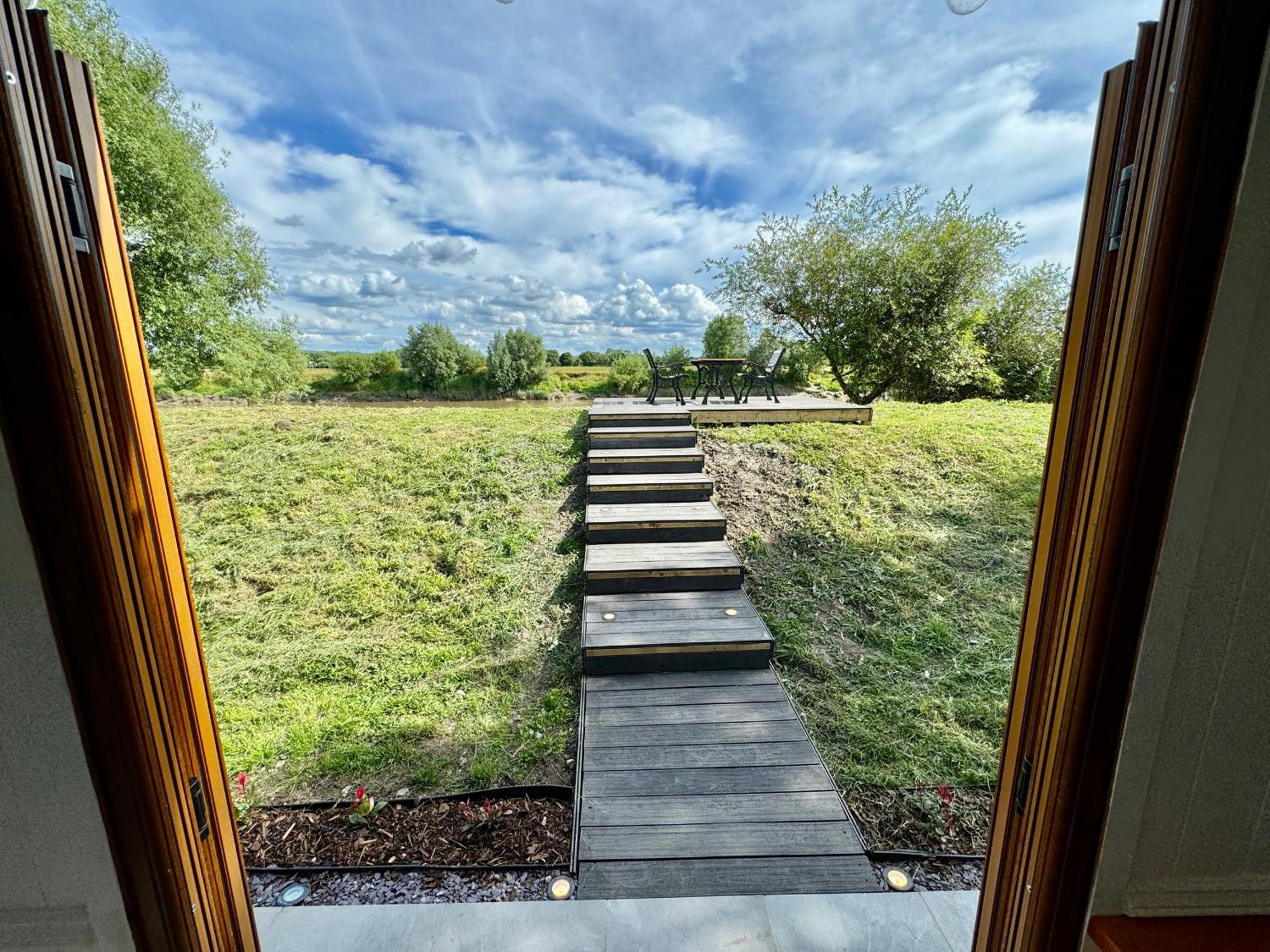 Mooffitch Riverview Hut * Gloucester