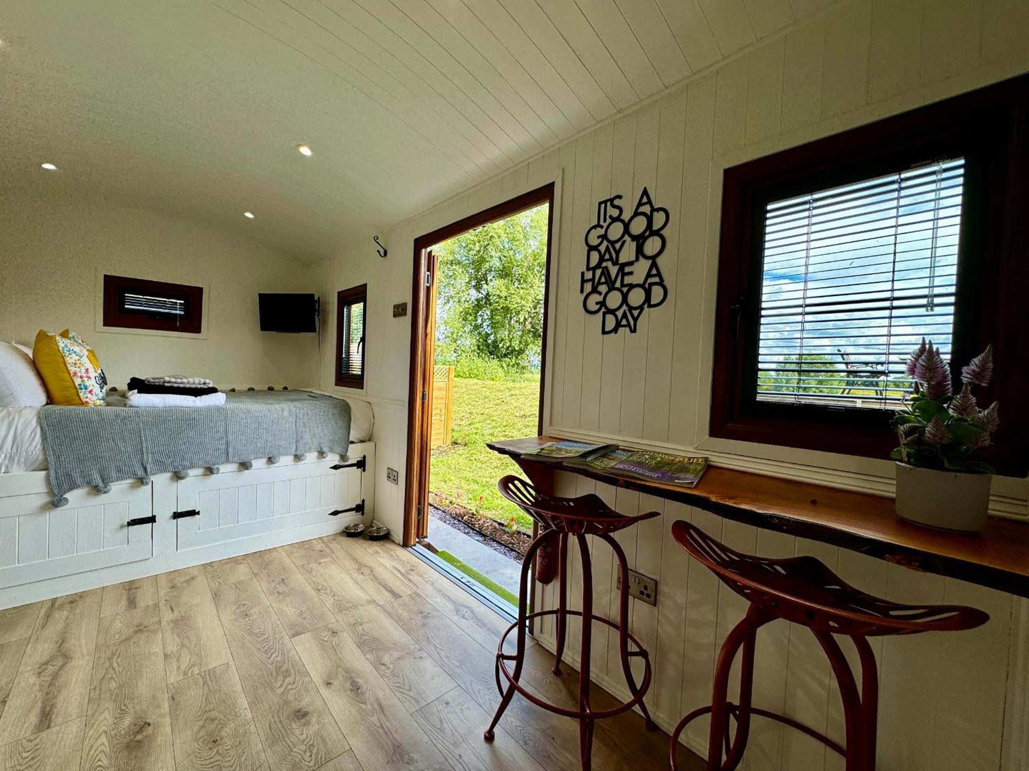 Holiday home Mooffitch Riverview Hut