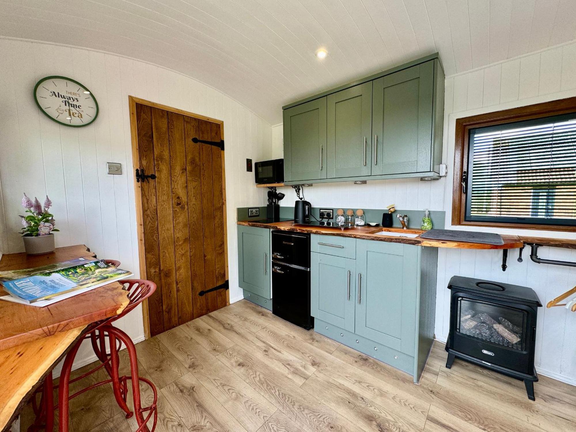 Mooffitch Riverview Hut * Gloucester