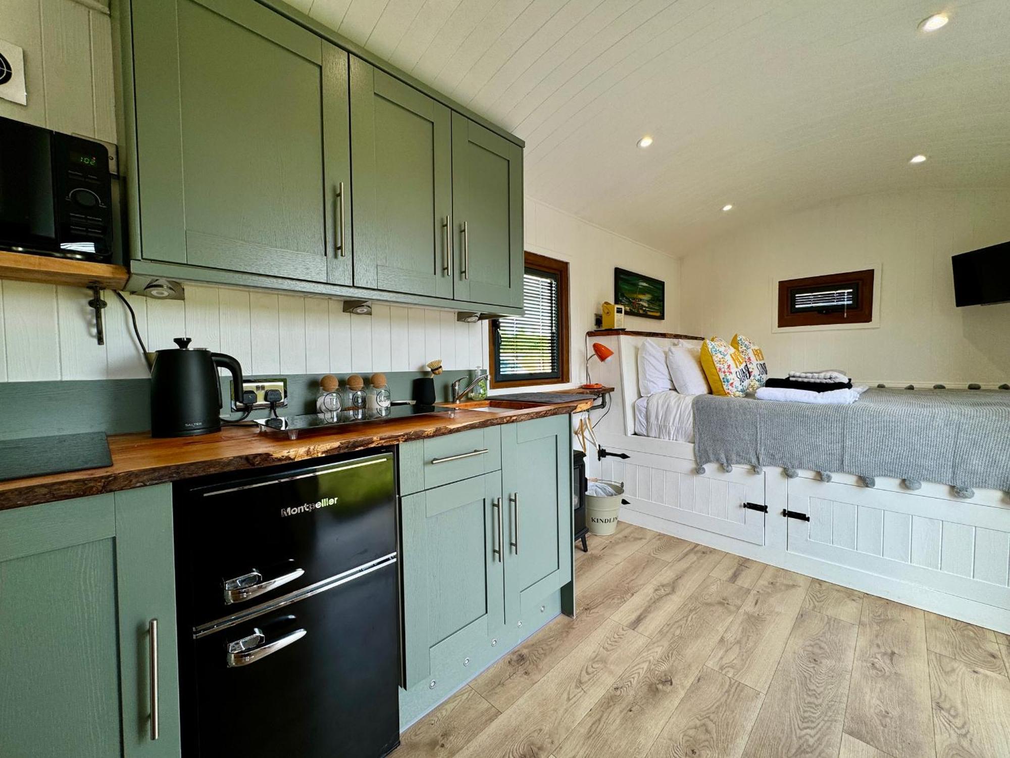 Holiday home Mooffitch Riverview Hut *