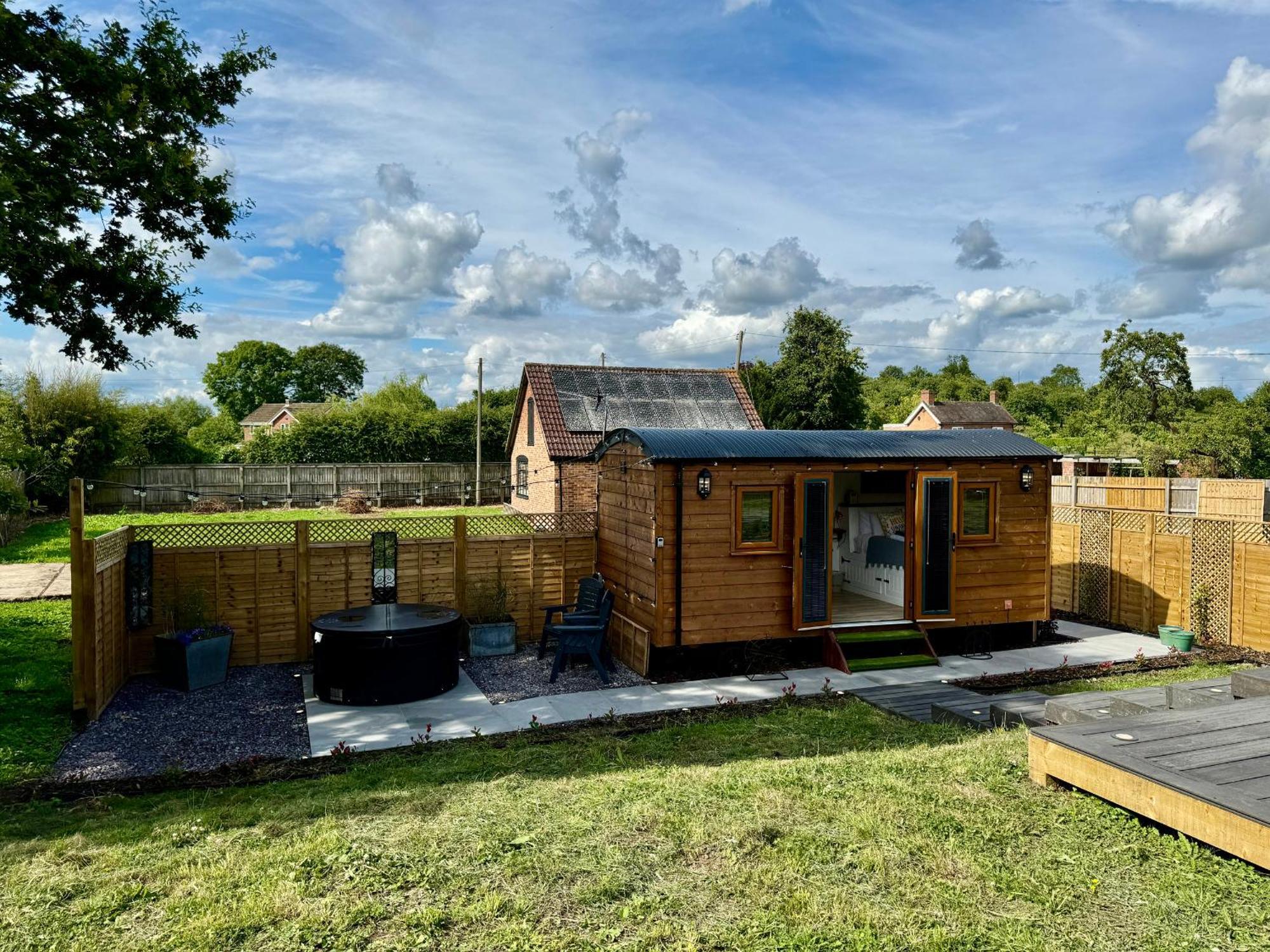 Holiday home Mooffitch Riverview Hut Gloucester