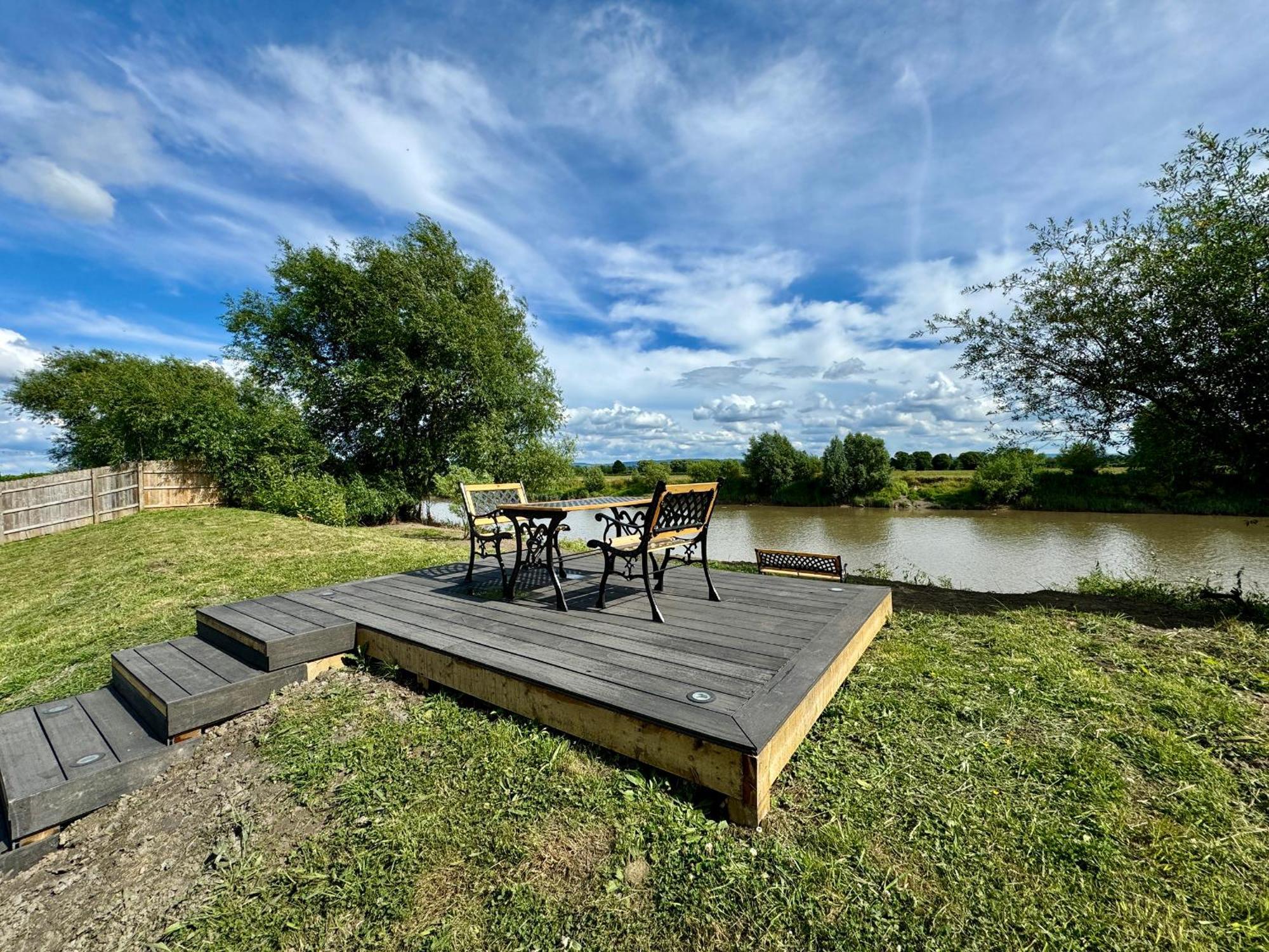 Holiday home Mooffitch Riverview Hut *