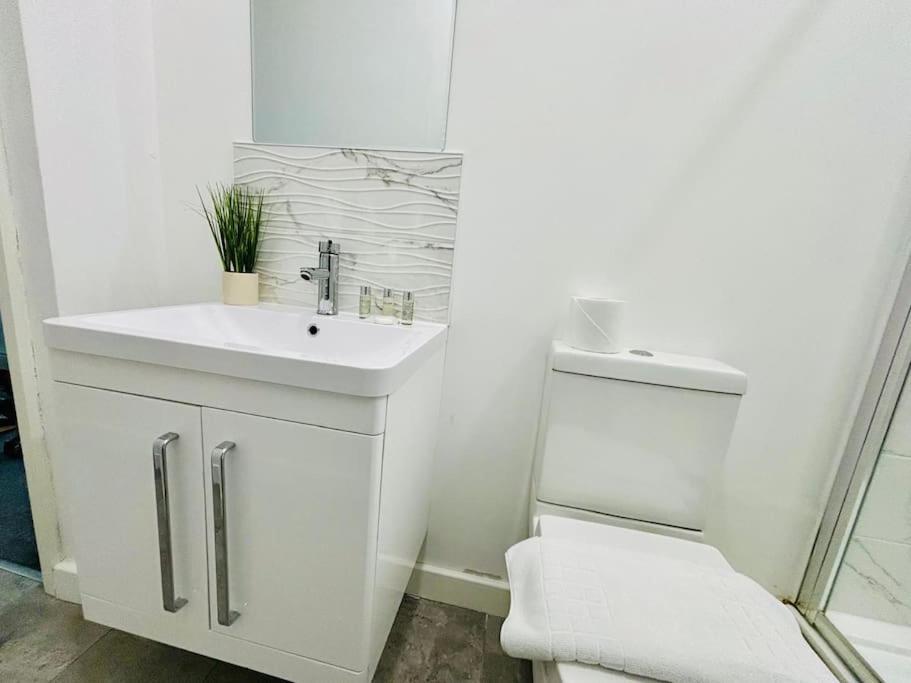 Apartment Modern In Quays