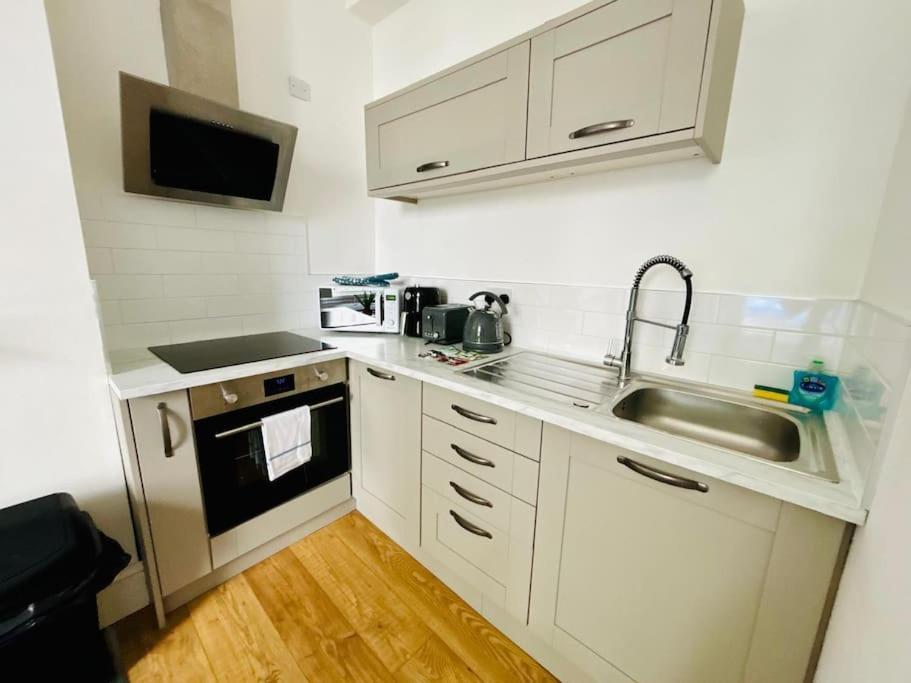 Modern In Quays Apartment Gloucester