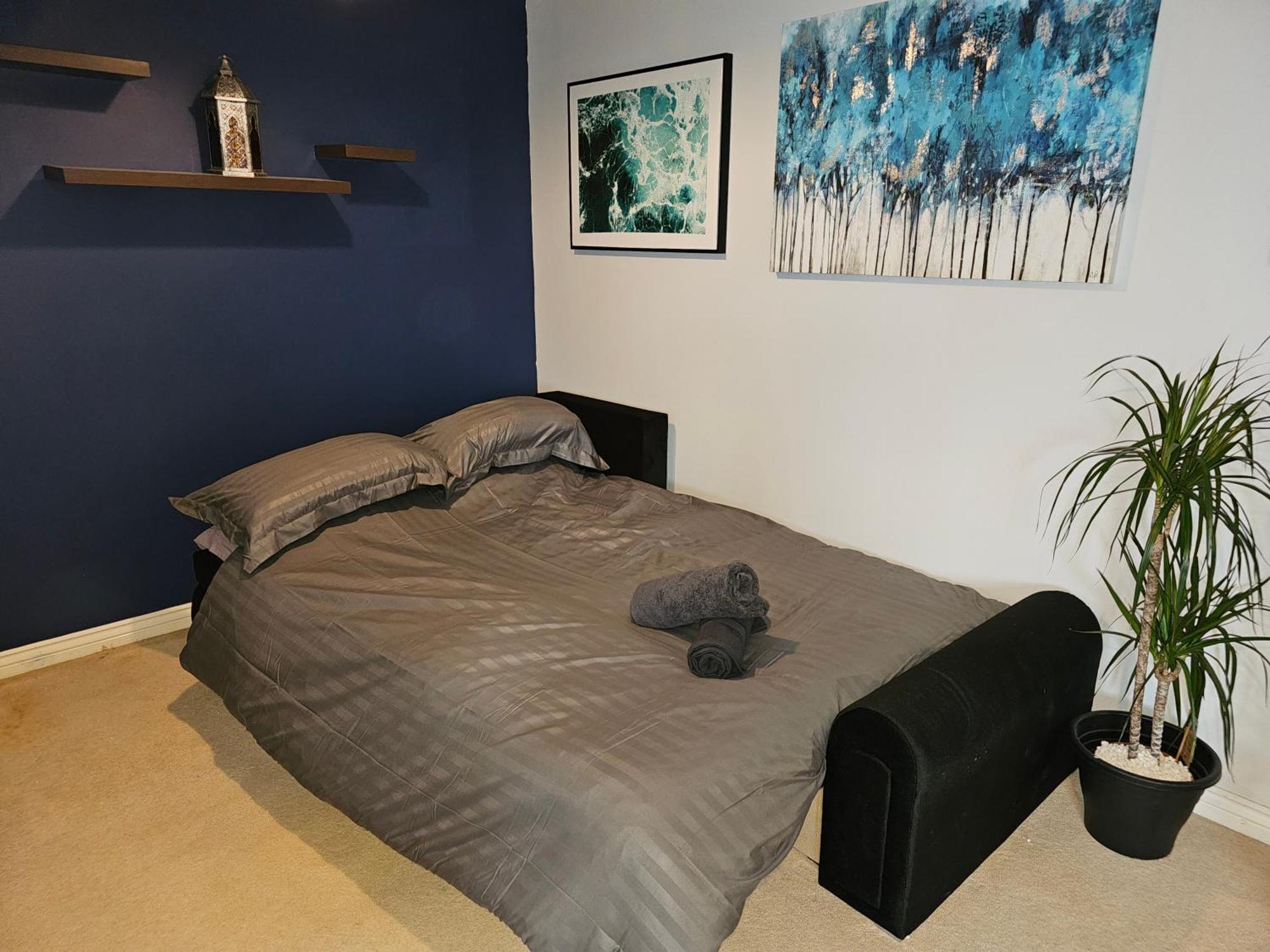 2 Bedroom Spacious Flat * Gloucester