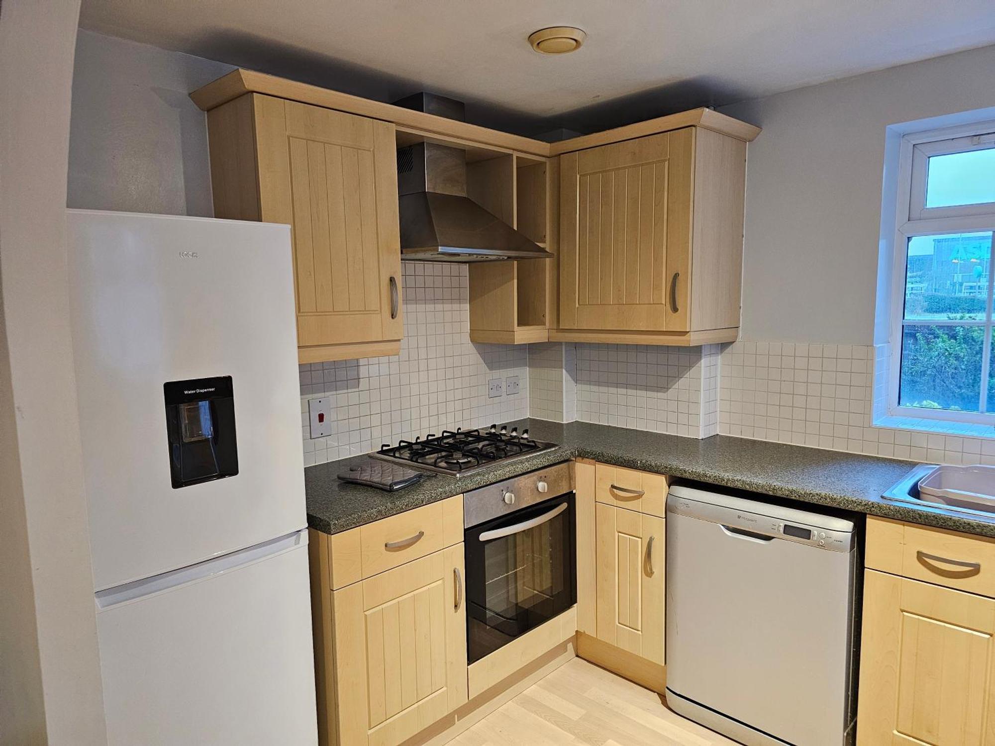 2 Bedroom Spacious Flat *