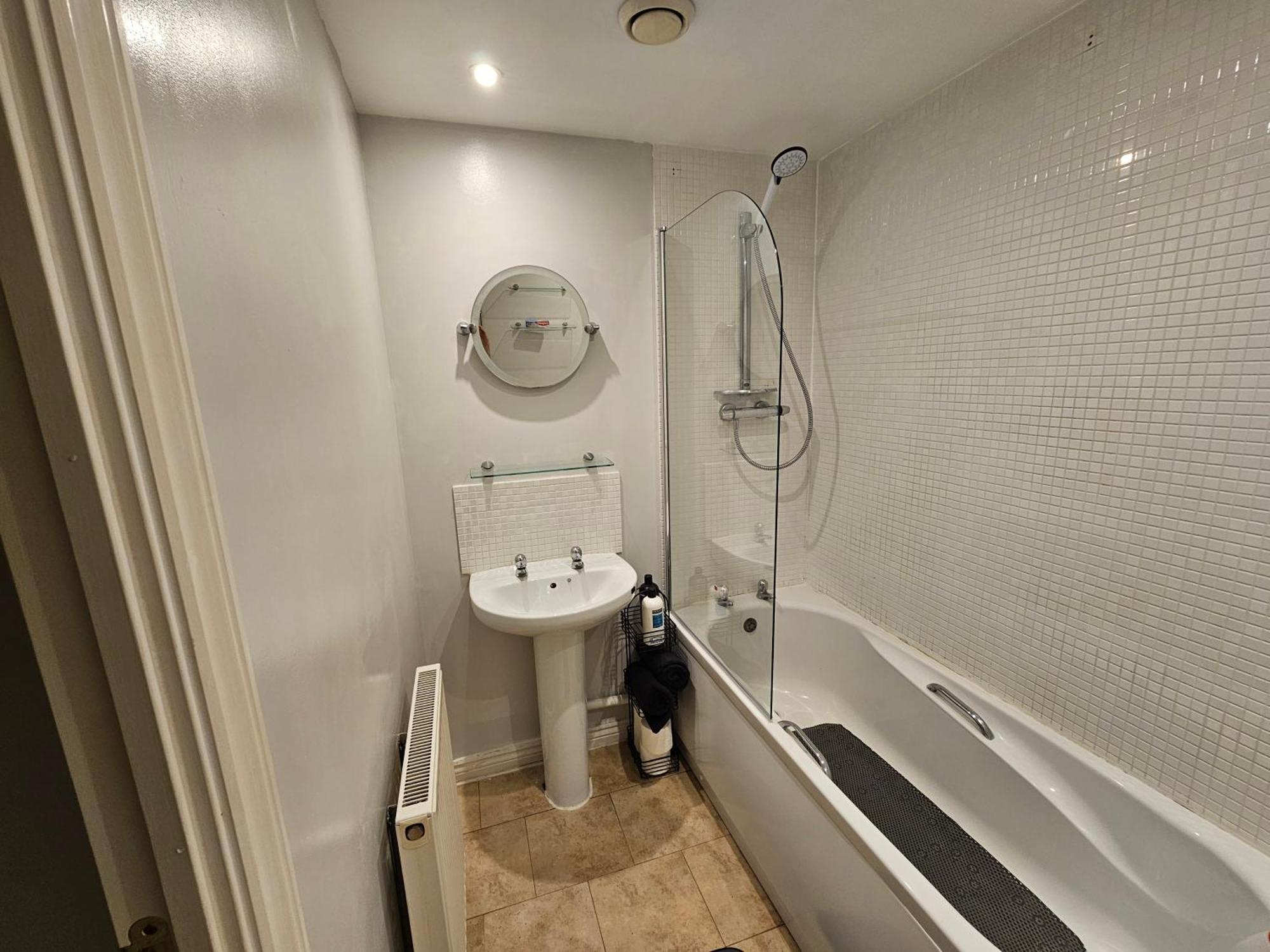 Apartment 2 Bedroom Spacious Flat *
