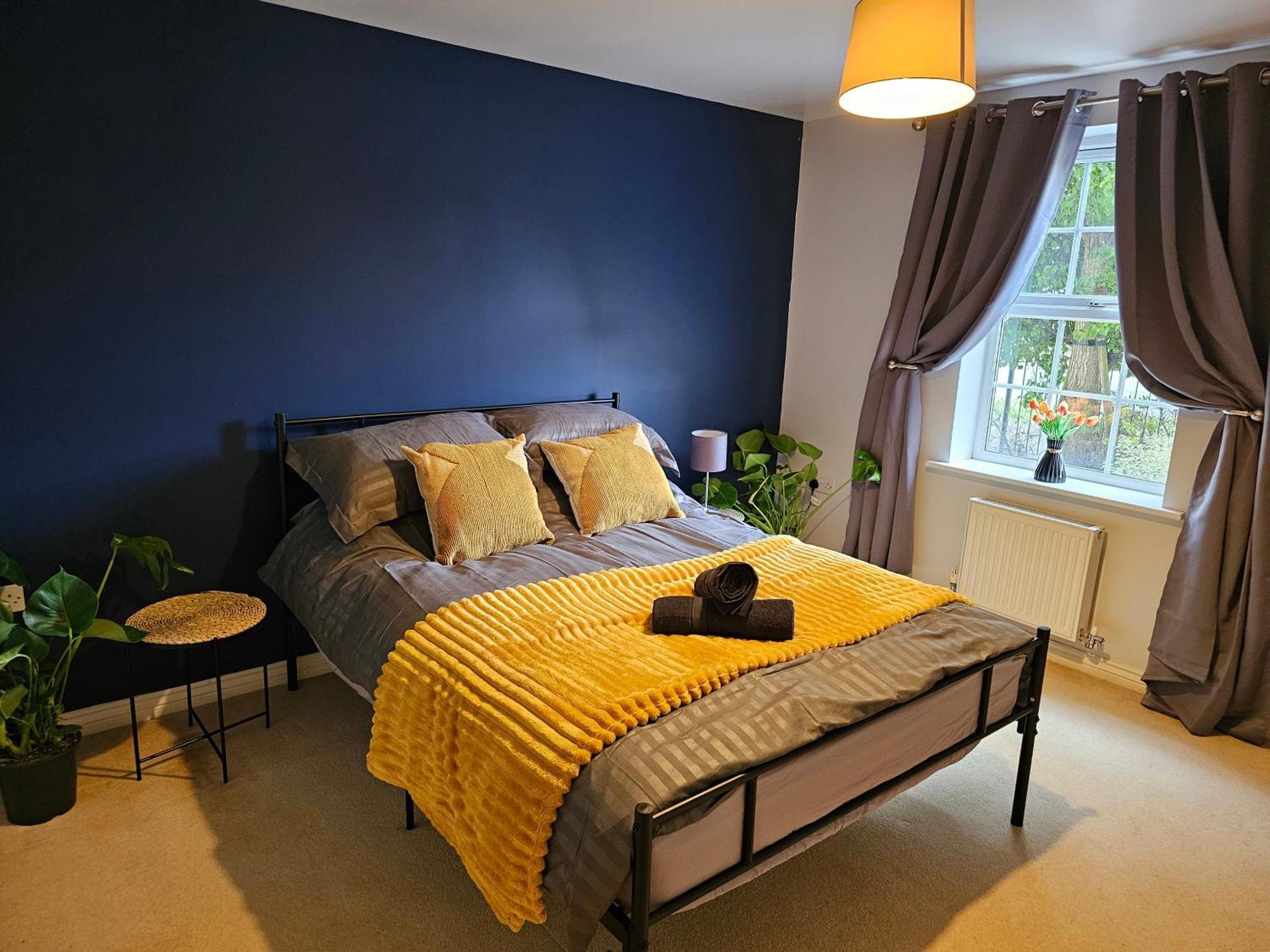 2 Bedroom Spacious Flat Apartment