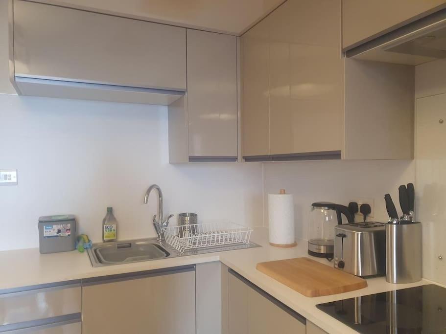- Cosy And Modern Apartment *