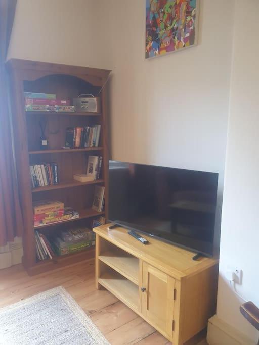 - Cosy And Modern Apartment Gloucester