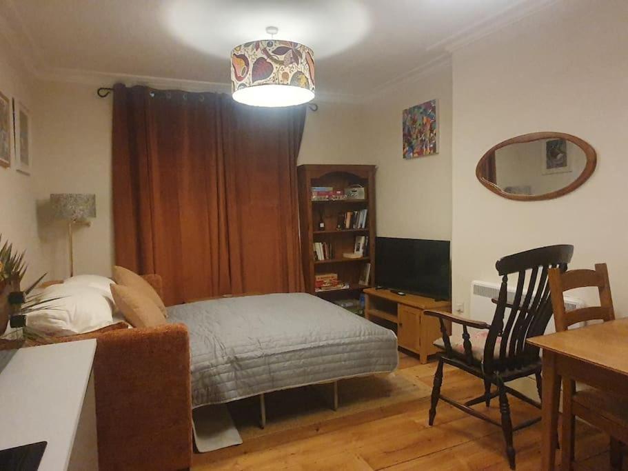 - Cosy And Modern *