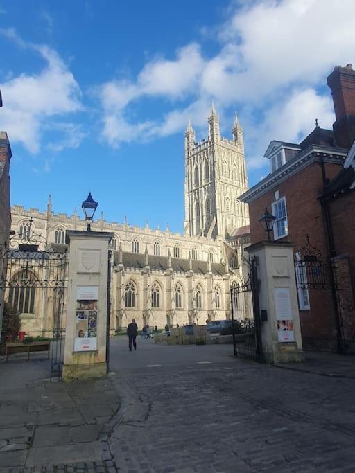 - Cosy And Modern Apartment Gloucester