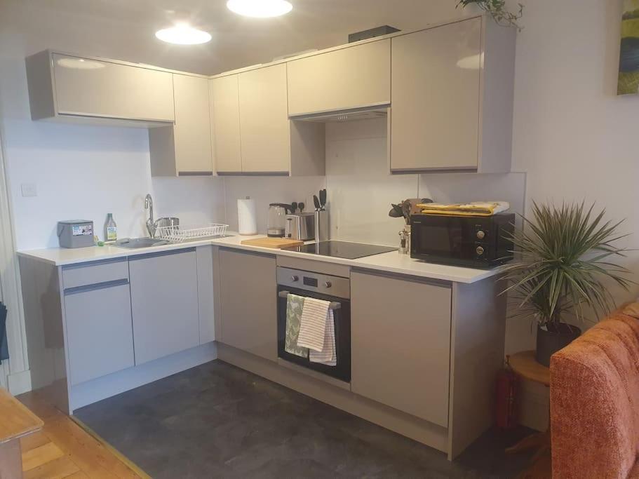 - Cosy And Modern *