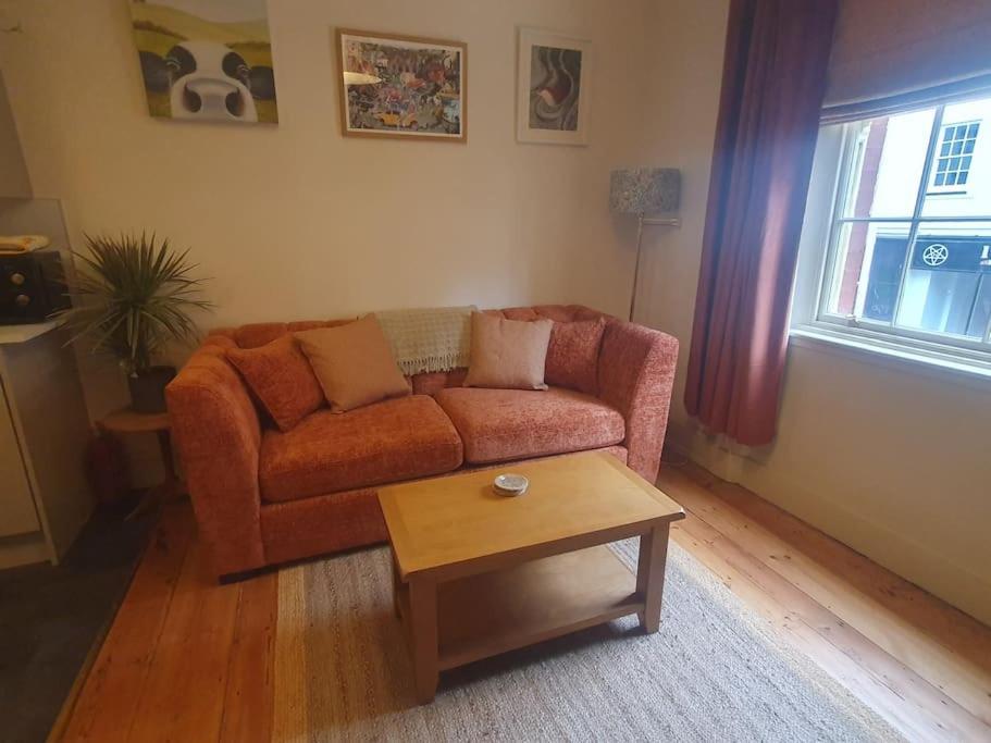 - Cosy And Modern * Gloucester