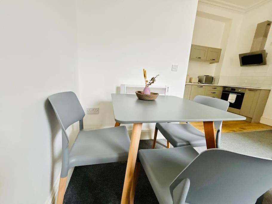 Flat 4 Contractor, Professional, Quays Apartment *