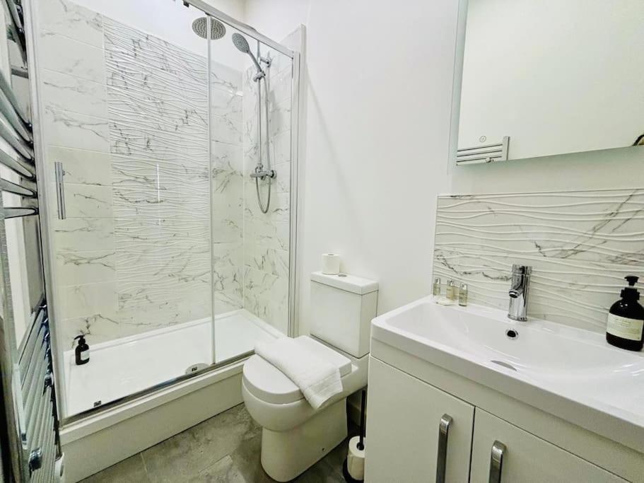 Flat 4 Contractor, Professional, Quays Apartment Gloucester