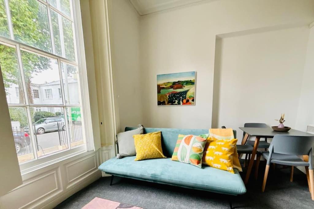 Flat 4 Contractor, Professional, Quays * Gloucester