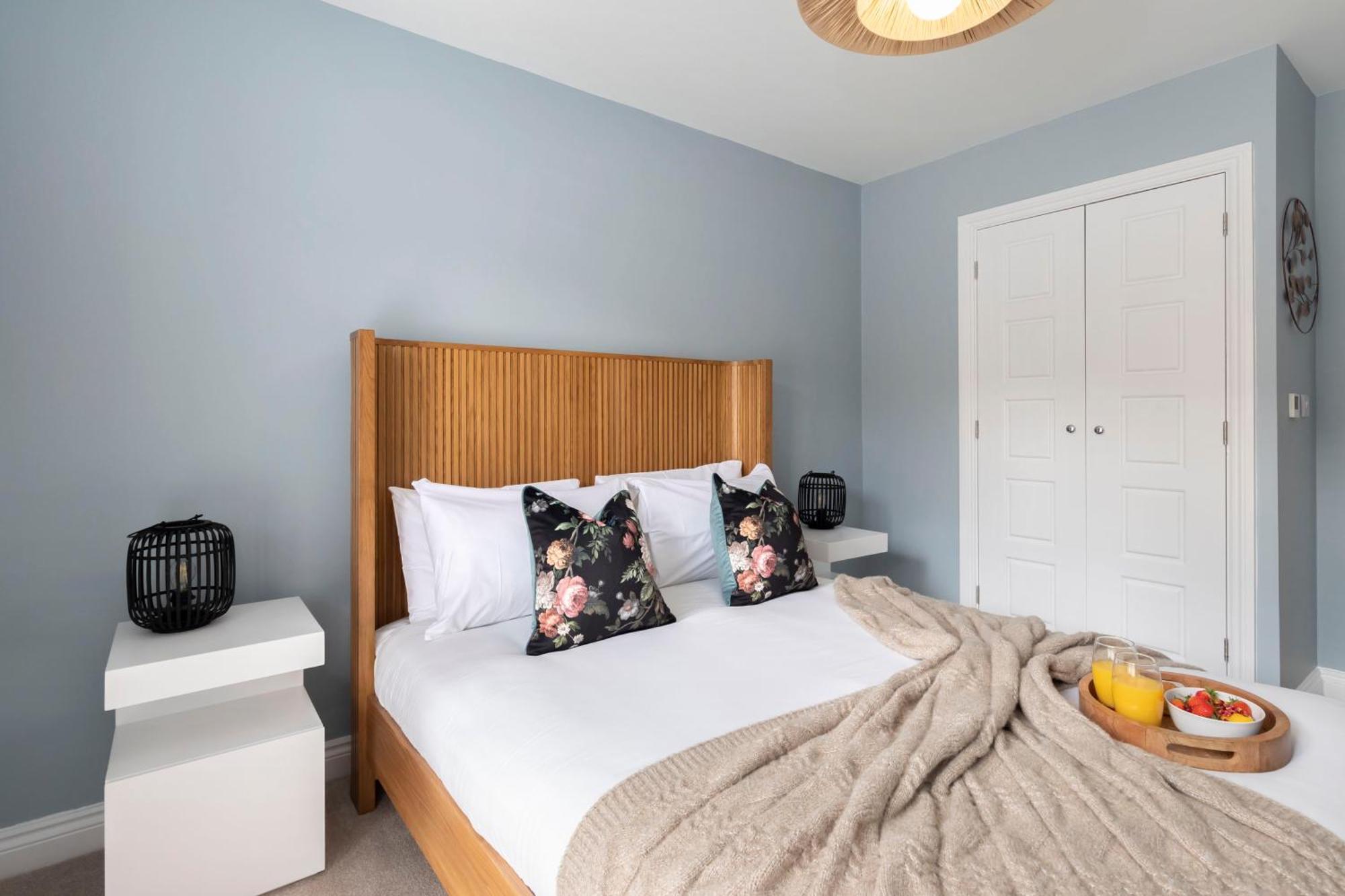 Elliot Oliver - Beautiful Two Bedroom With Parking In The Docks Apartment Gloucester