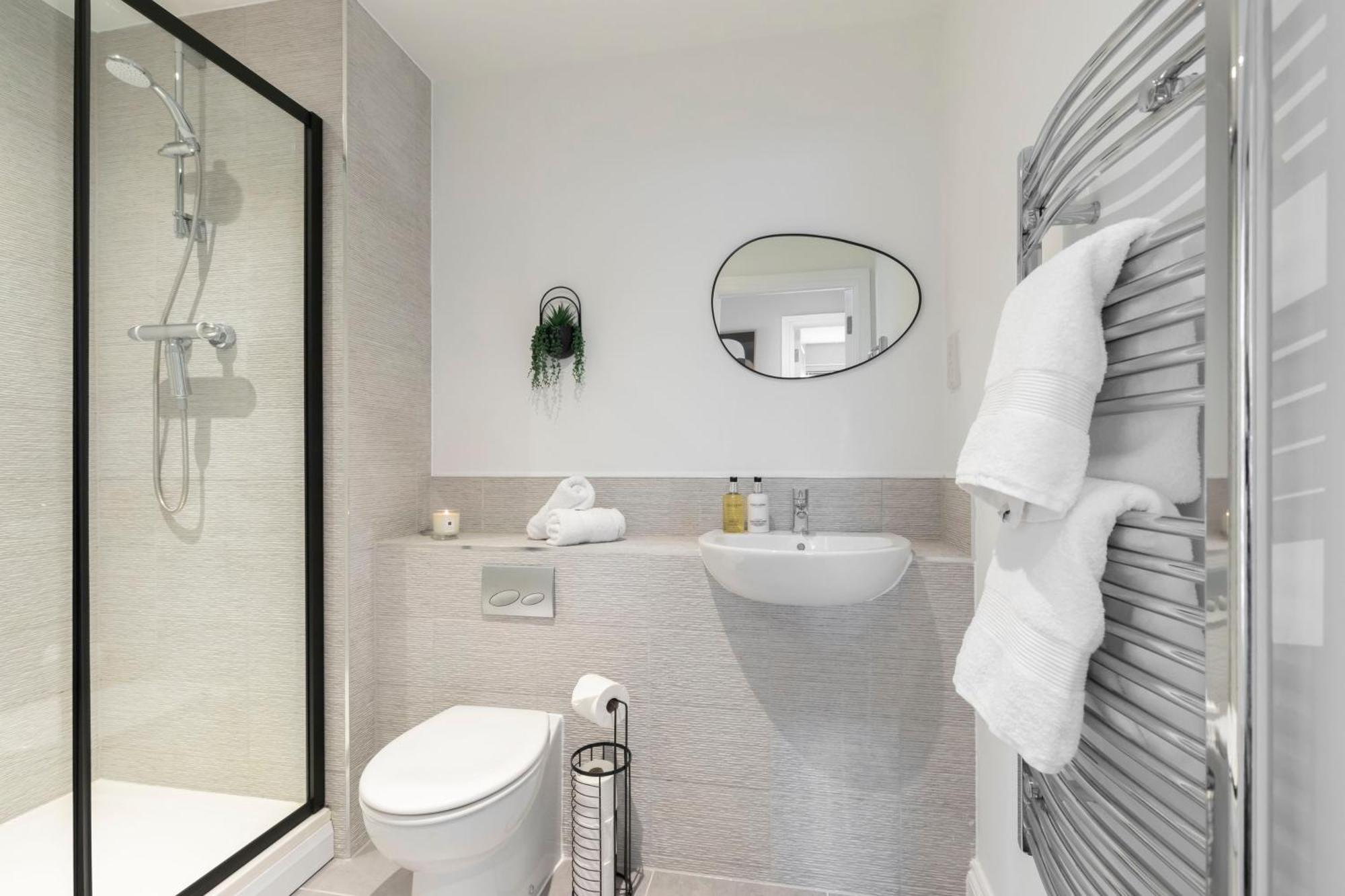 Apartment Elliot Oliver - Beautiful Two Bedroom With Parking In The Docks Gloucester