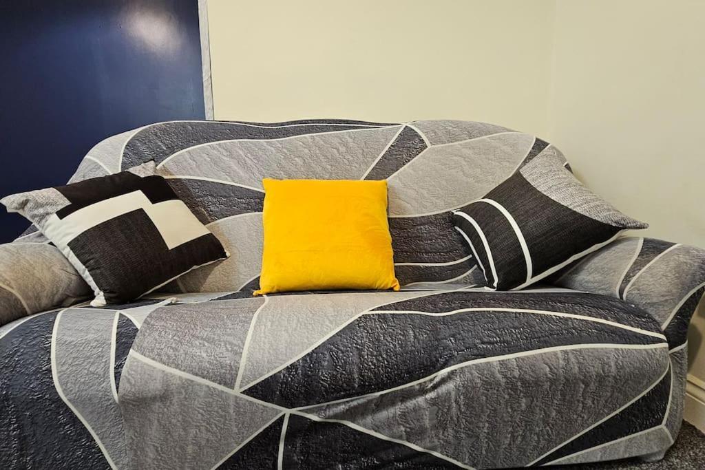 2 Bedroom Flat In *