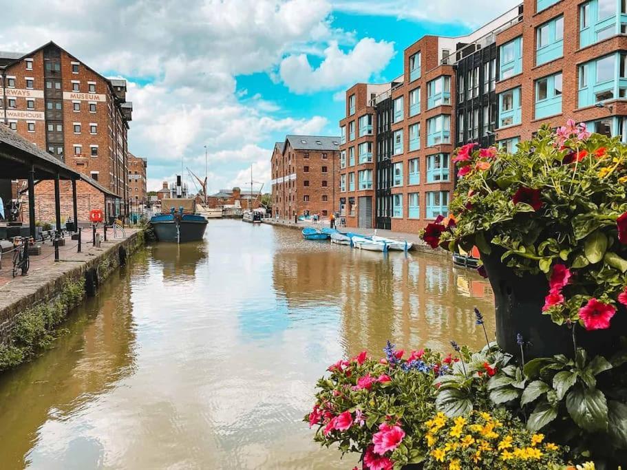2 Bedroom Flat In Gloucester