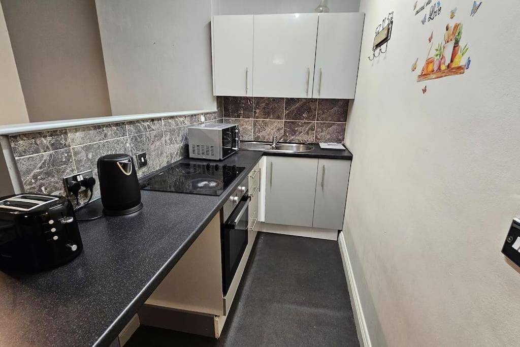 2 Bedroom Flat In Apartment