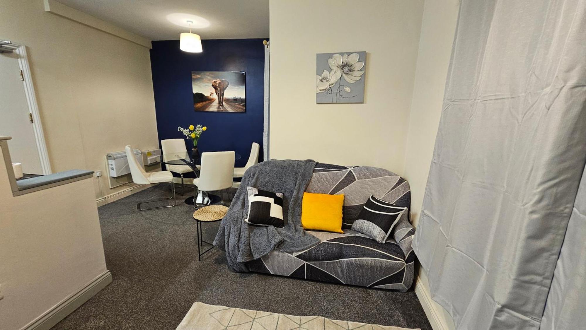 Apartment 2 Bedroom Flat In Gloucester