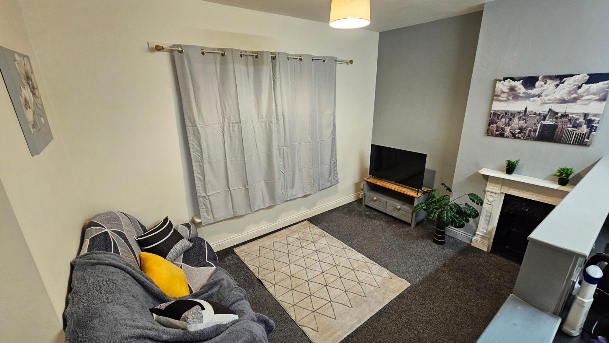 2 Bedroom Flat In Apartment Gloucester