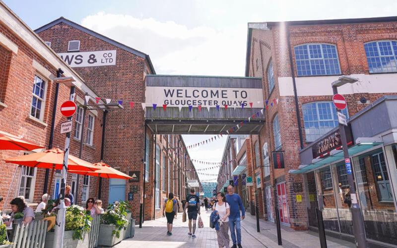 Modern In Quays Gloucester