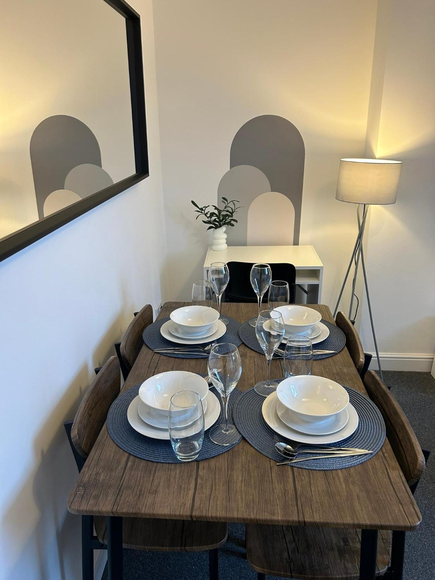 Apartment Brand New Modern Steps From Quays