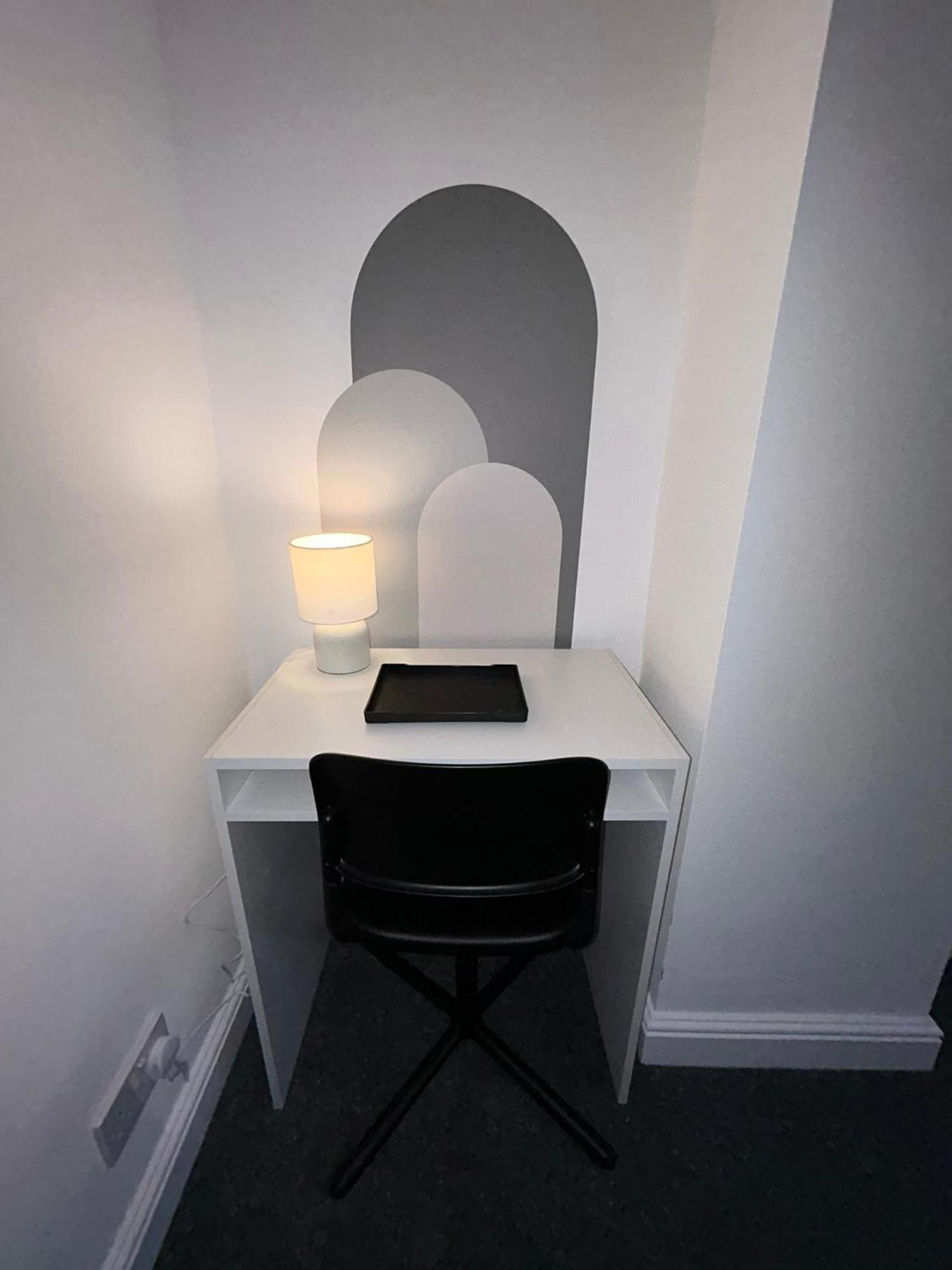 Brand New Modern Steps From Quays Apartment *