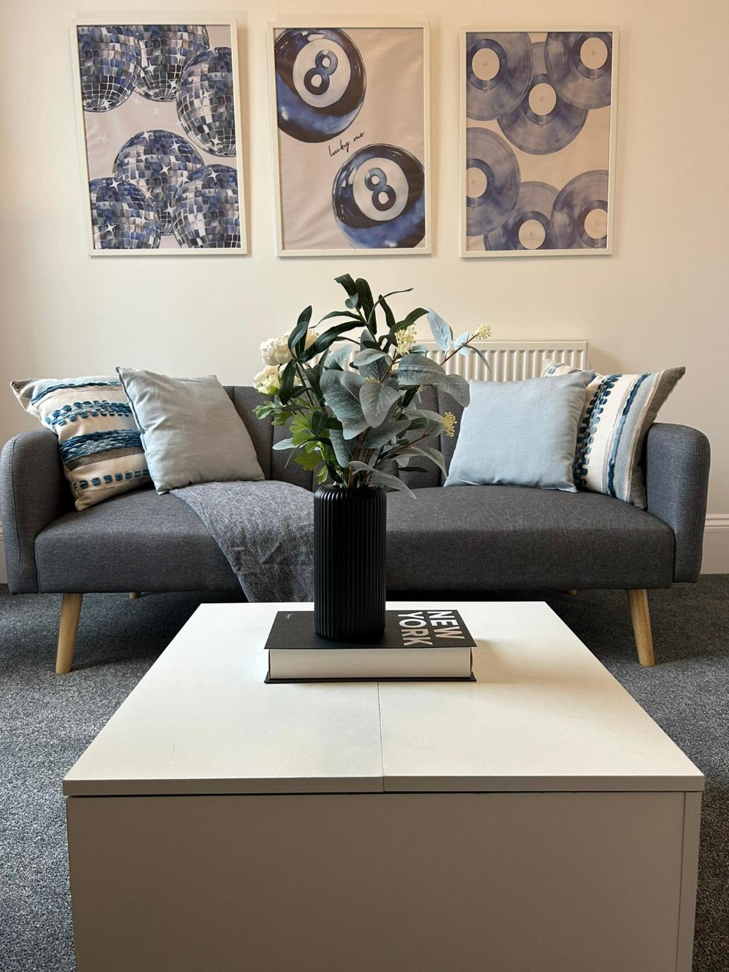 Apartment Brand New Modern Steps From Quays *