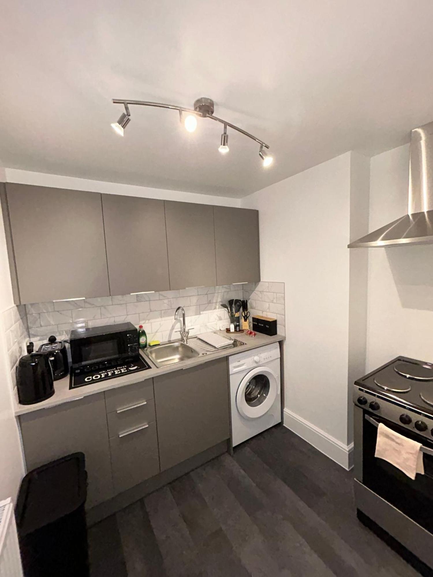 Brand New Modern Steps From Quays *