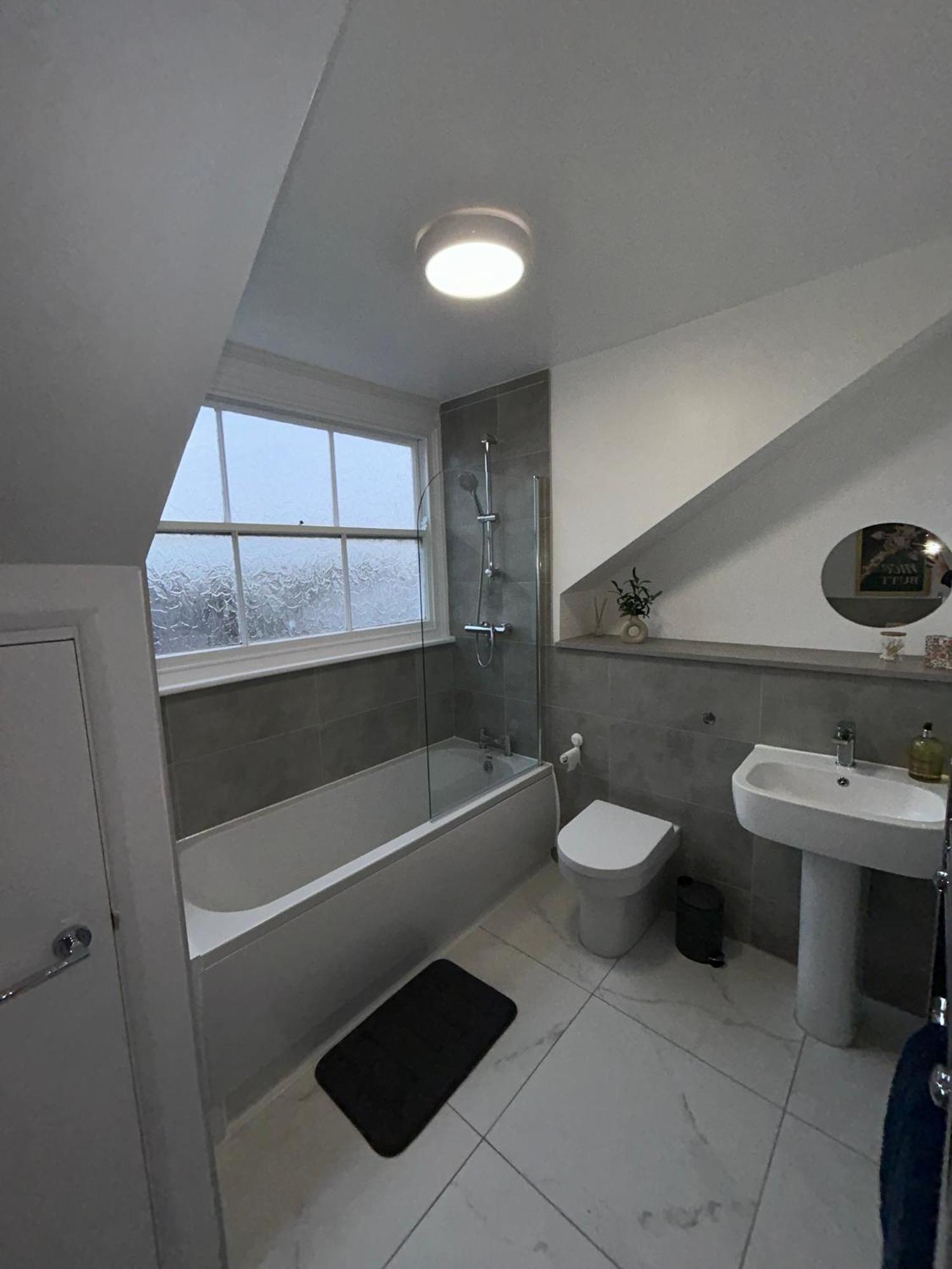 Apartment Brand New Modern Steps From Quays Gloucester