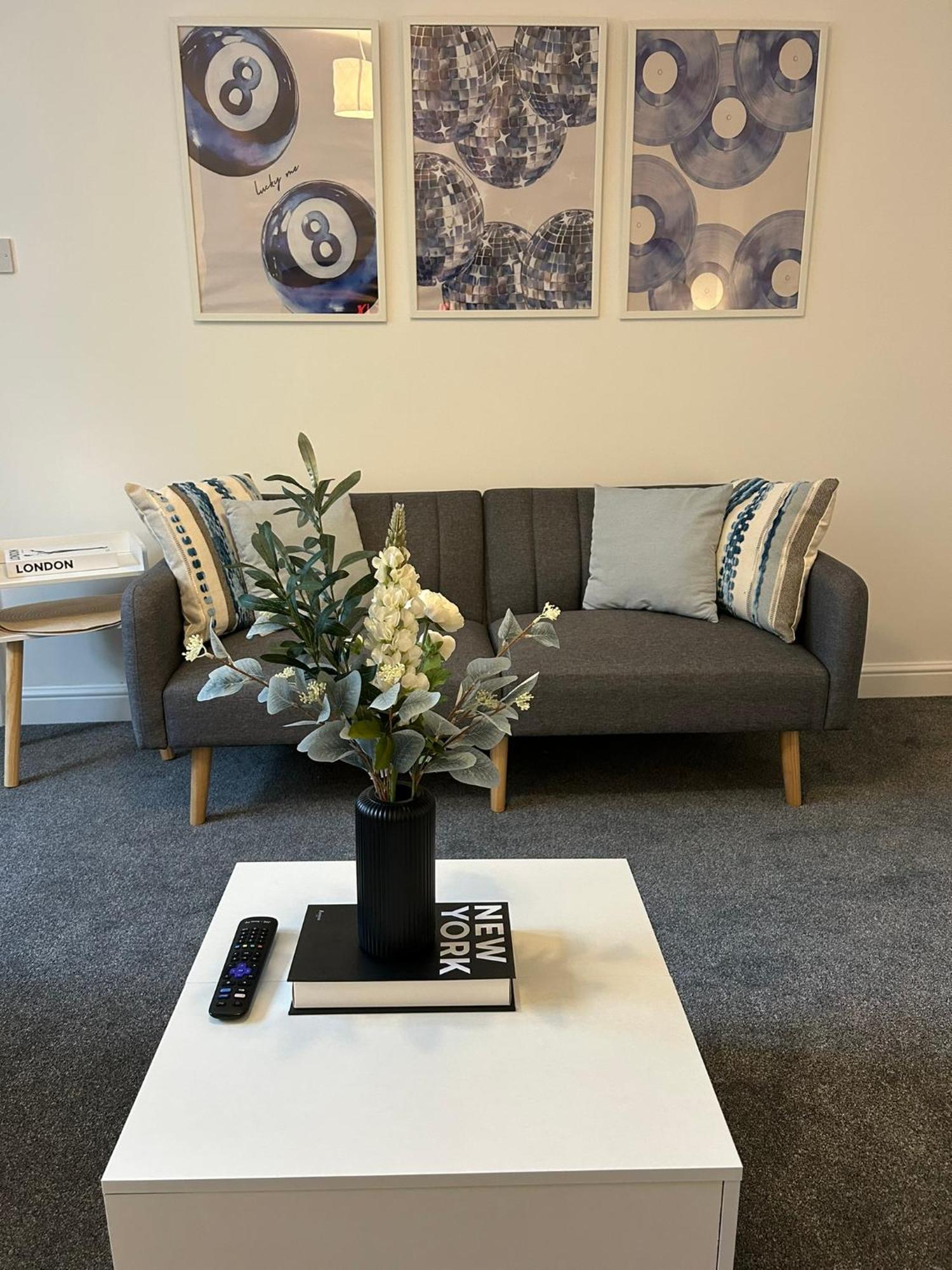 Apartment Brand New Modern Steps From Quays *