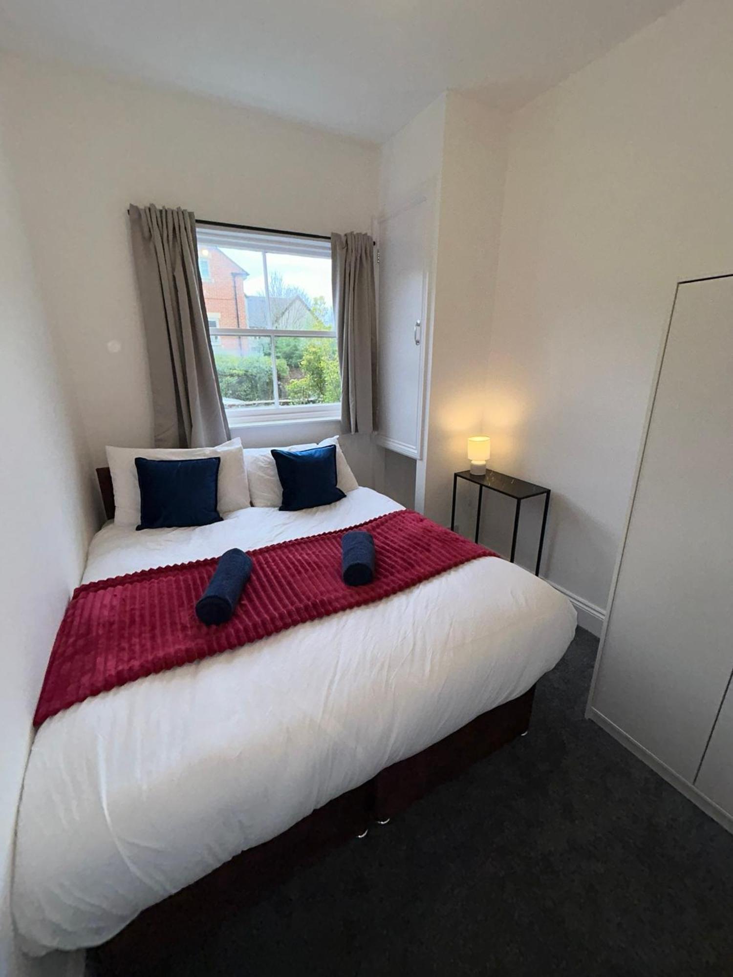 Brand New Modern Steps From Quays *