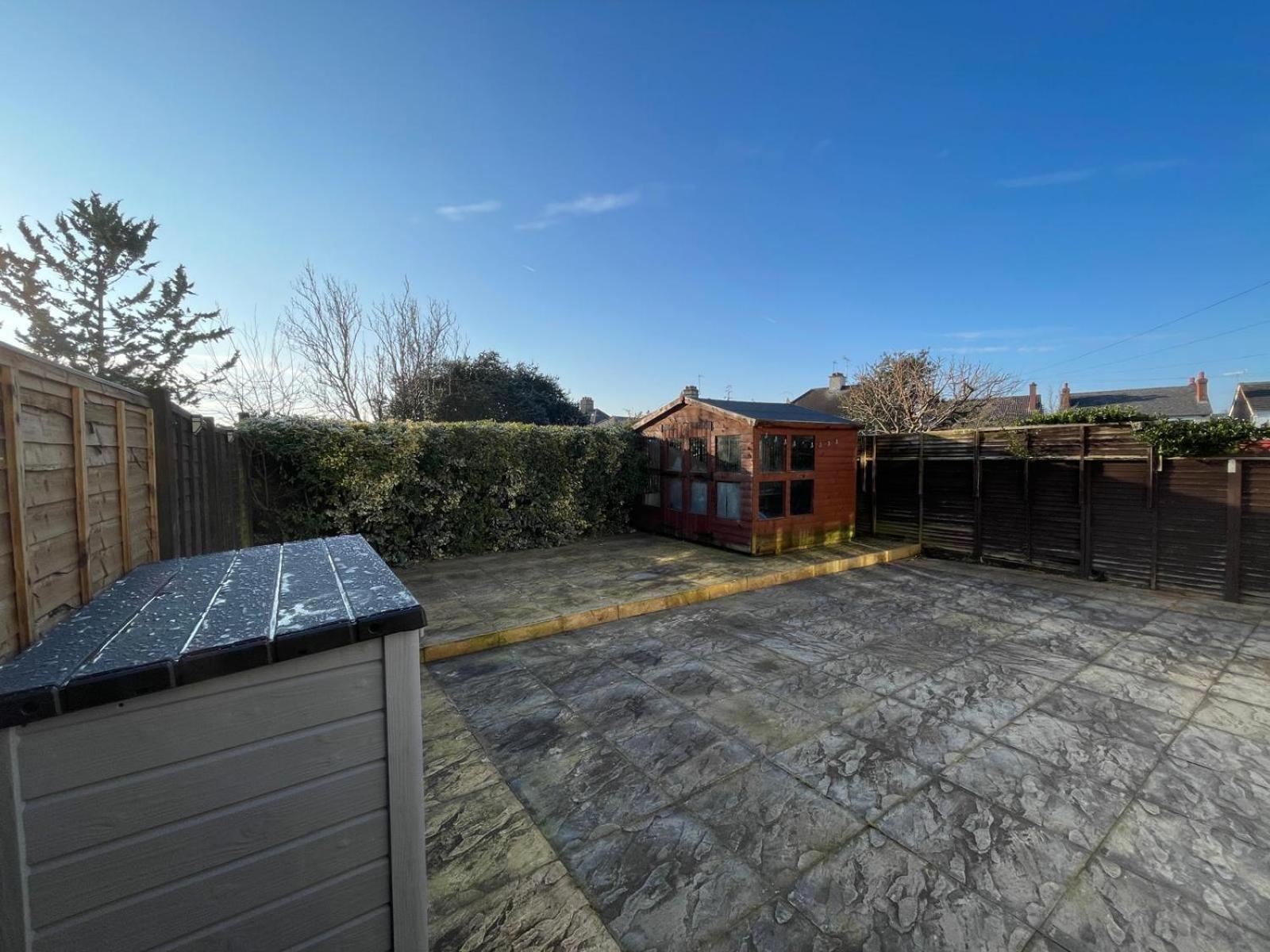 Large 4-bedroom Detached House - Driveway For 3 Cars - 20-minute Walk To Centre - Gigabit Wi-fi - Long Rates! * Gloucester