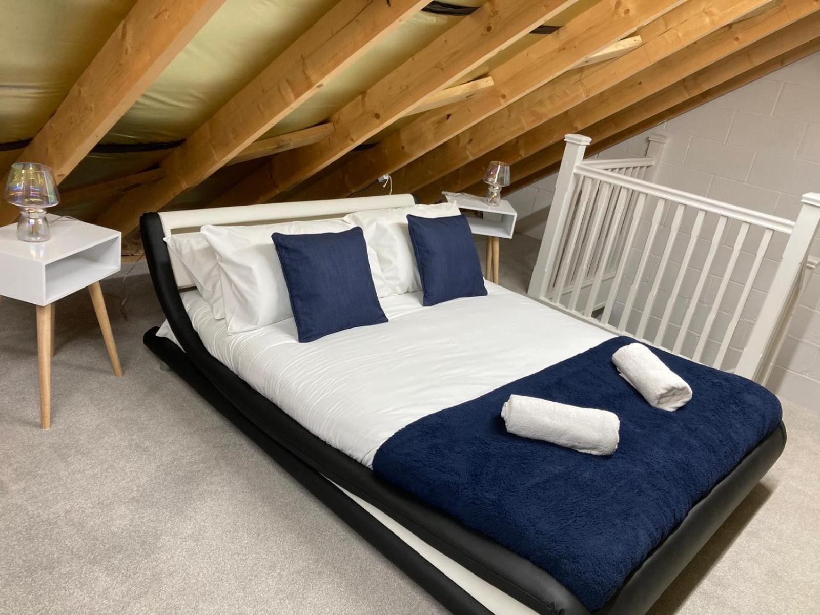 Cosy Coach House - Modern For 3 - Parking Holiday home Gloucester