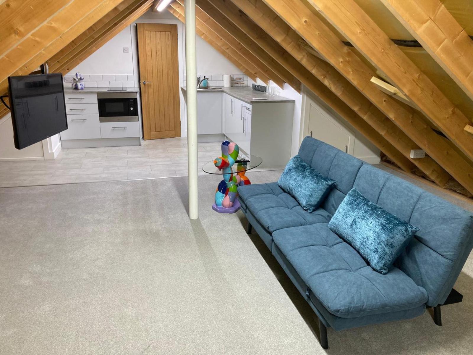 Cosy Coach House - Modern For 3 - Parking Holiday home *