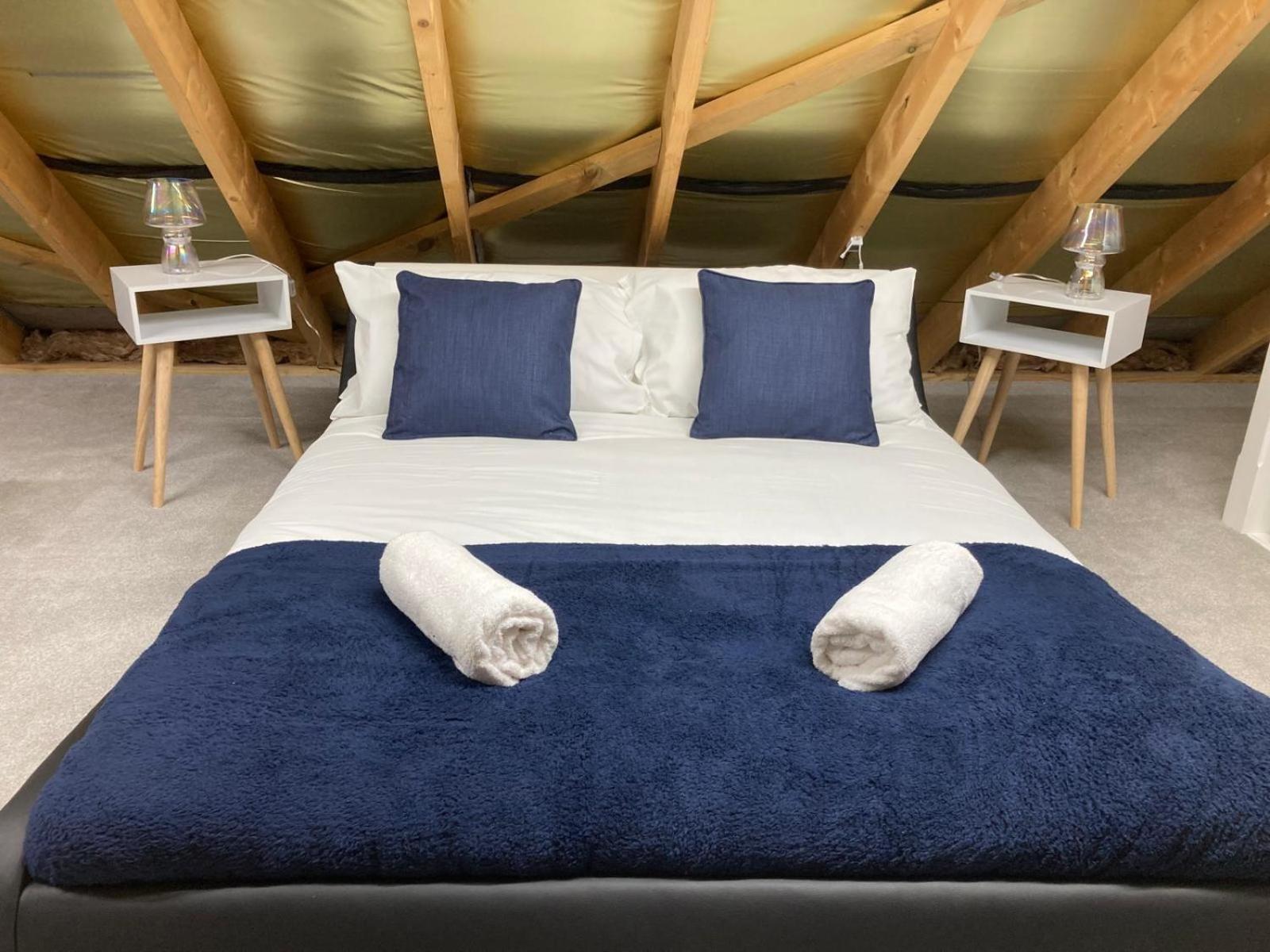 Cosy Coach House - Modern For 3 - Parking Holiday home Gloucester