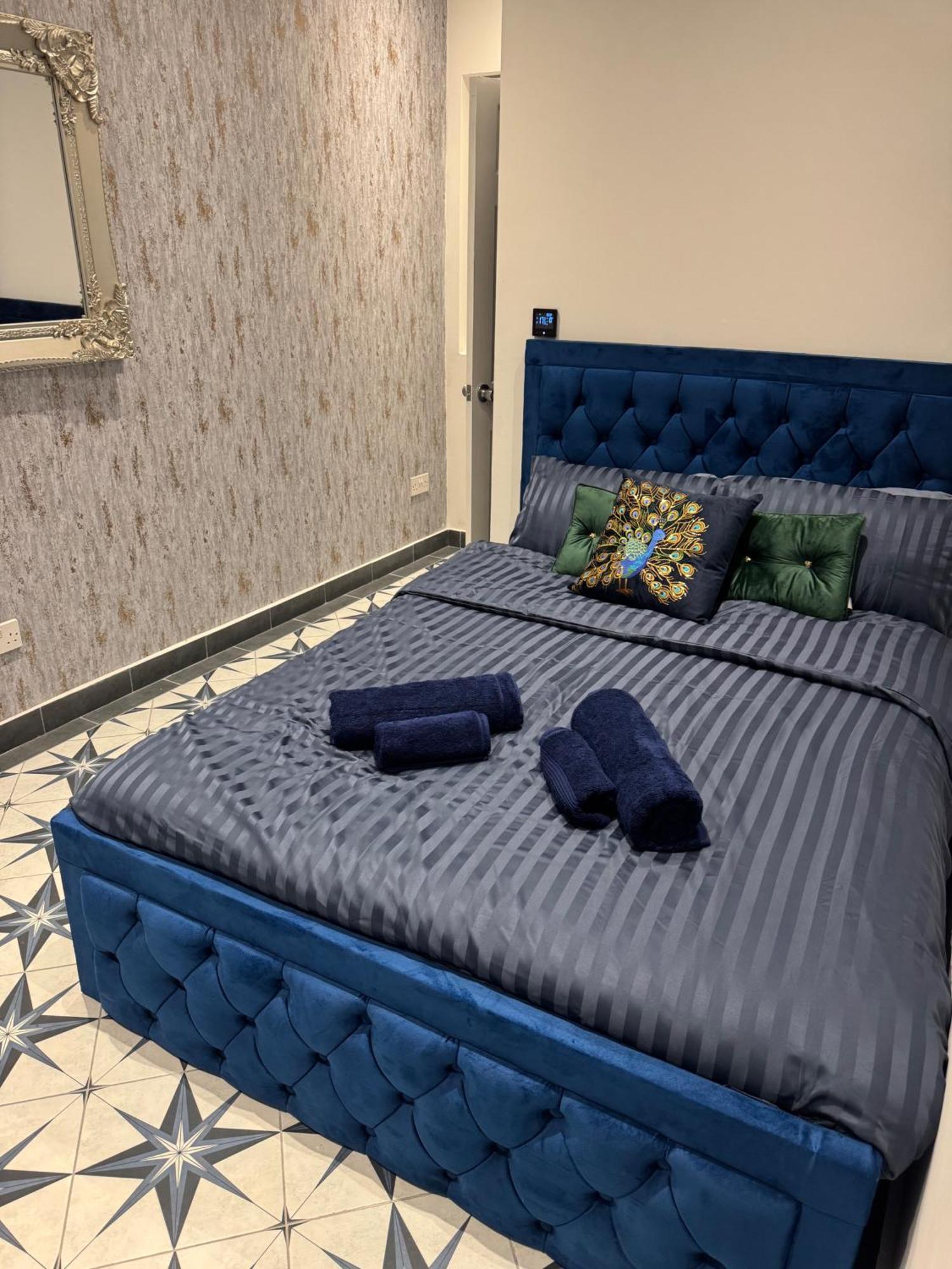 - - Sleeps 2 - Parking - 97ws Gloucester