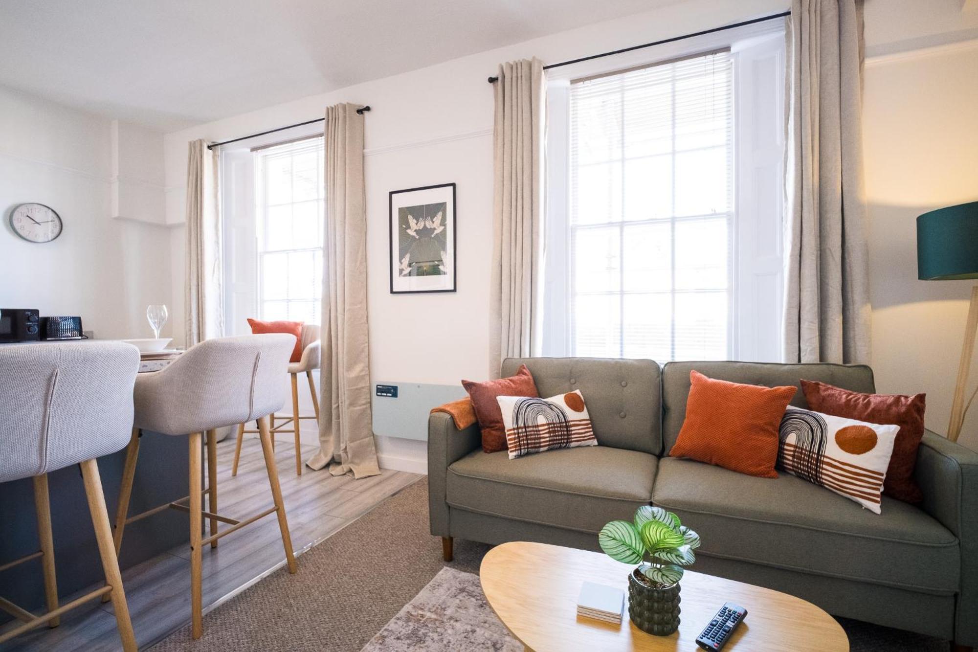 X 3 Free Parking & Short Walk To The & Hospital Gloucester