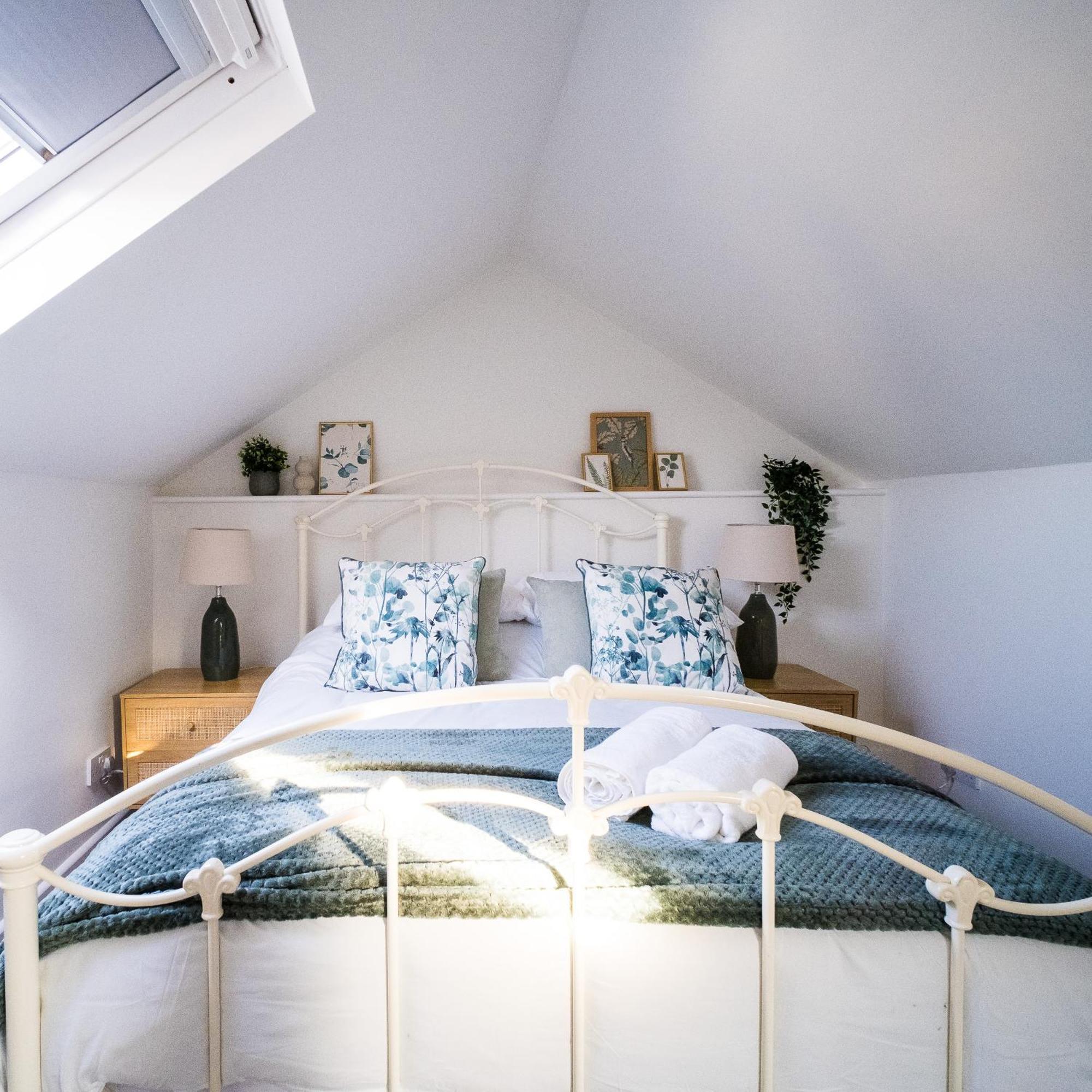 X 3 Free Parking & Short Walk To The & Hospital * Gloucester